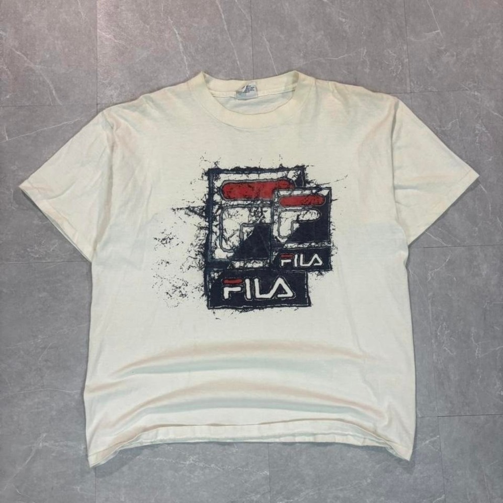 1990's Fila white graphic tee with bold design. Size: L #skater #graphictee